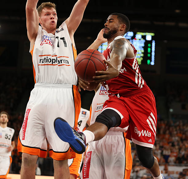 以多方面的 以多方面的