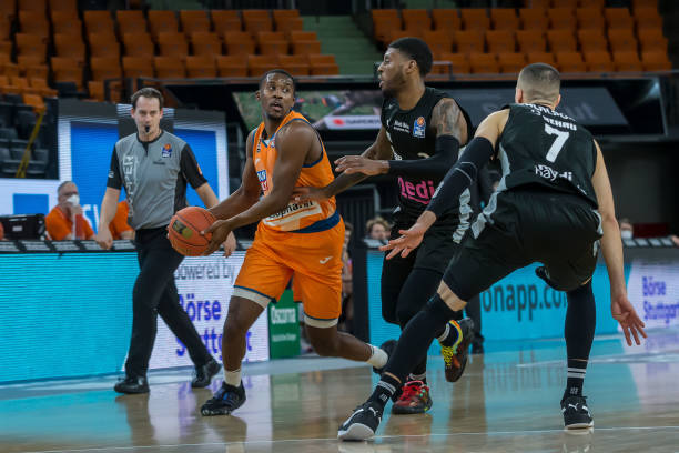 通过与现役 通过与现役