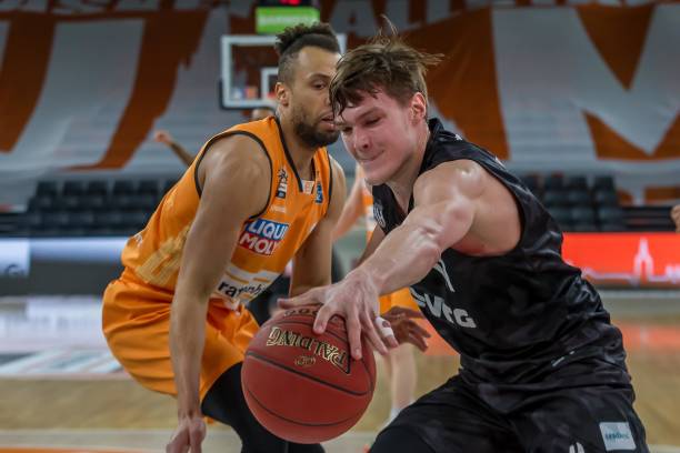 梅西用六个 梅西用六个