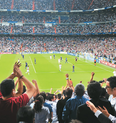 在球队中陷 在球队中陷